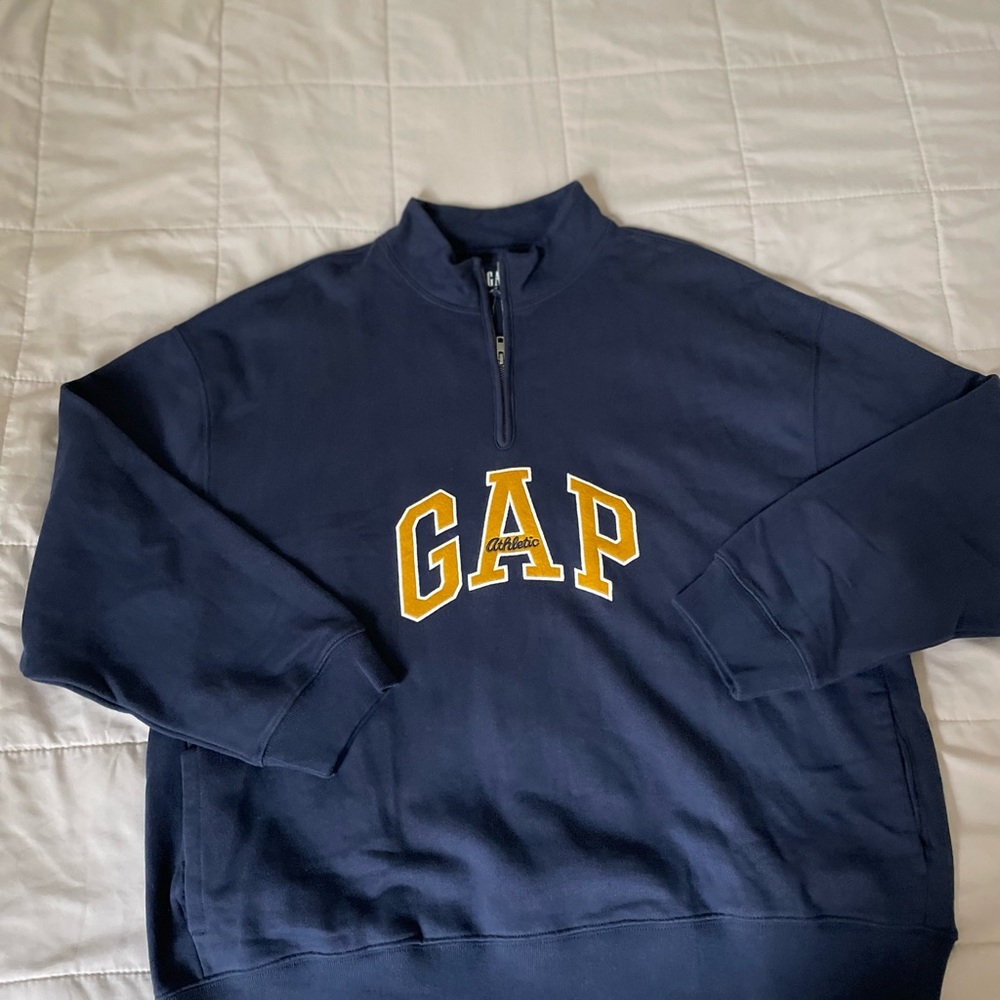 GAP Men's Navy Sweater